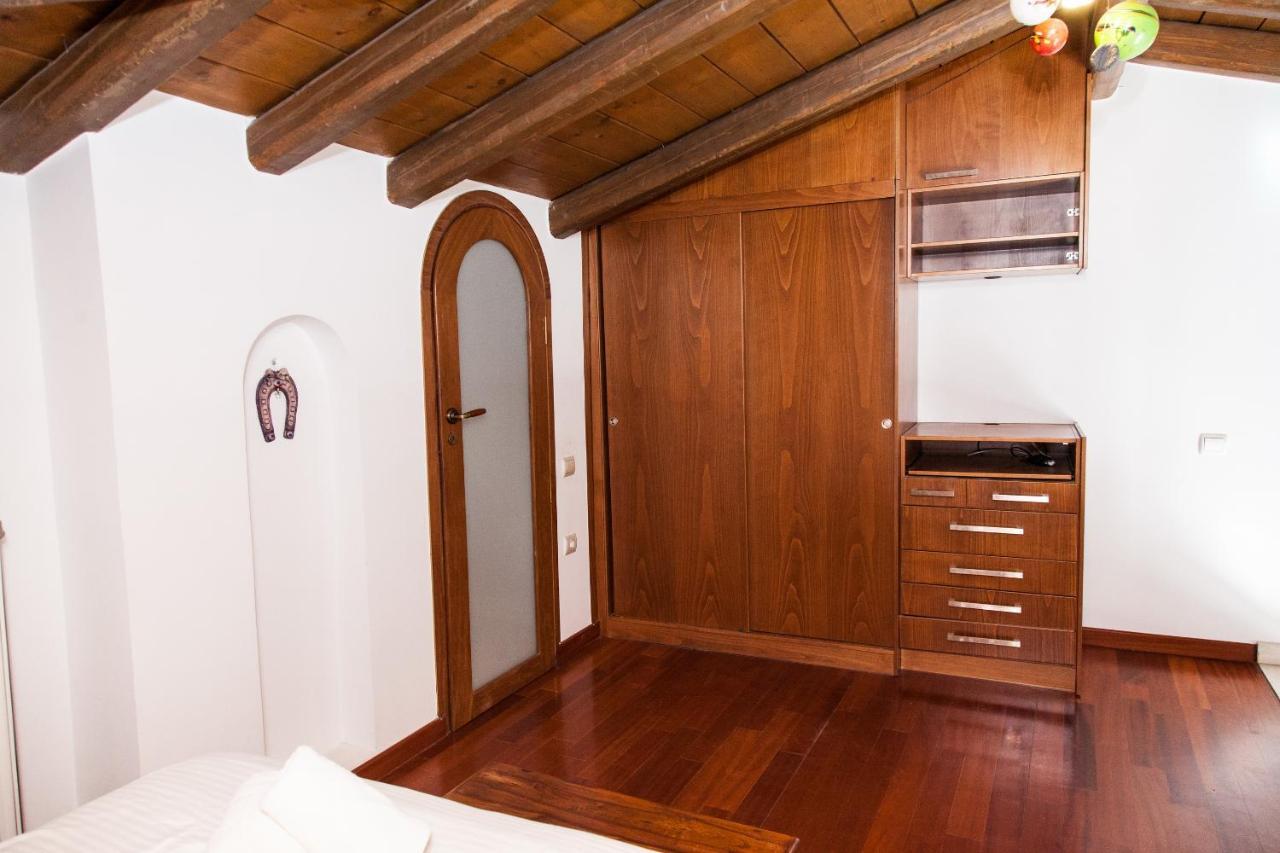 Unique Apt W/ Veranda Walking Distance To Sites Apartment Atena Exterior foto