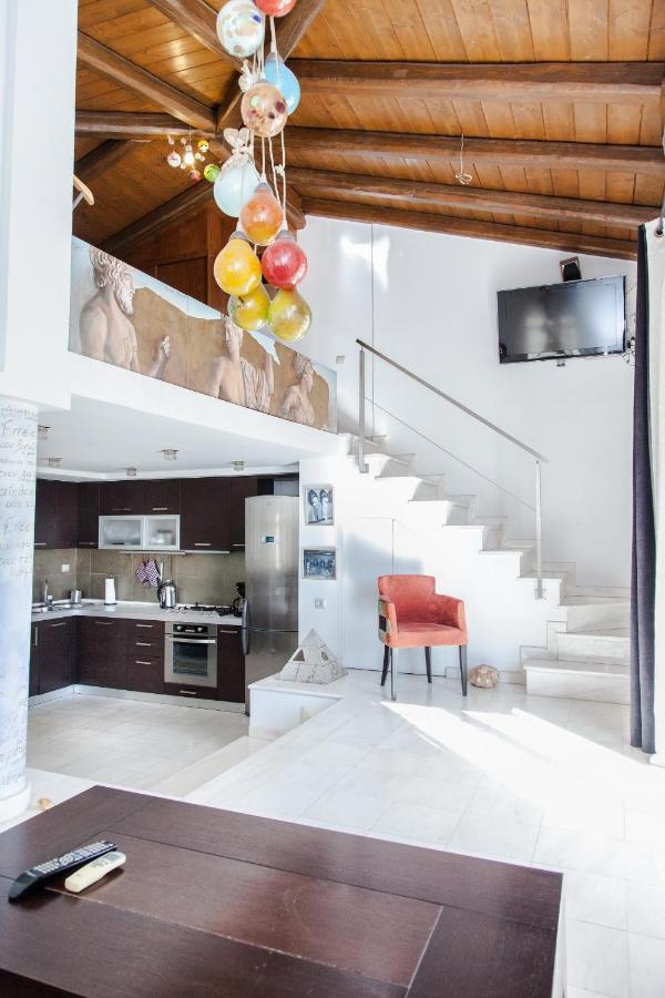 Unique Apt W/ Veranda Walking Distance To Sites Apartment Atena Exterior foto